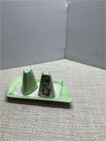 Light green triangle design on serving tray