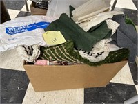 CRAFT LOT / SEWING, YARN AND MORE