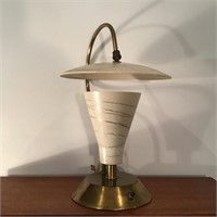 VINTAGE BRASS FIBERGLASS TABLE LAMP