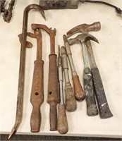 (2) HAMMERS, 2 NAIL PULLERS, PRY BAR