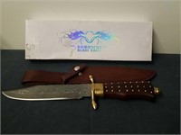Damascus blade knife with brass and wood handle