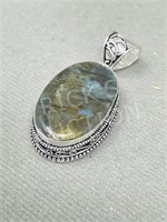 Labradorite & silver pendant