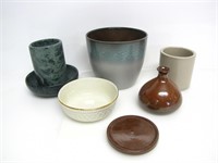 COLLECTION OF ASSORTED CERAMIC/STONE ITEMS