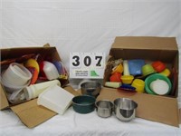 Lot of Tupperware, Plastic Containers, Bowls