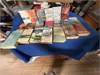 Lot of 20 Nora Robert’s books