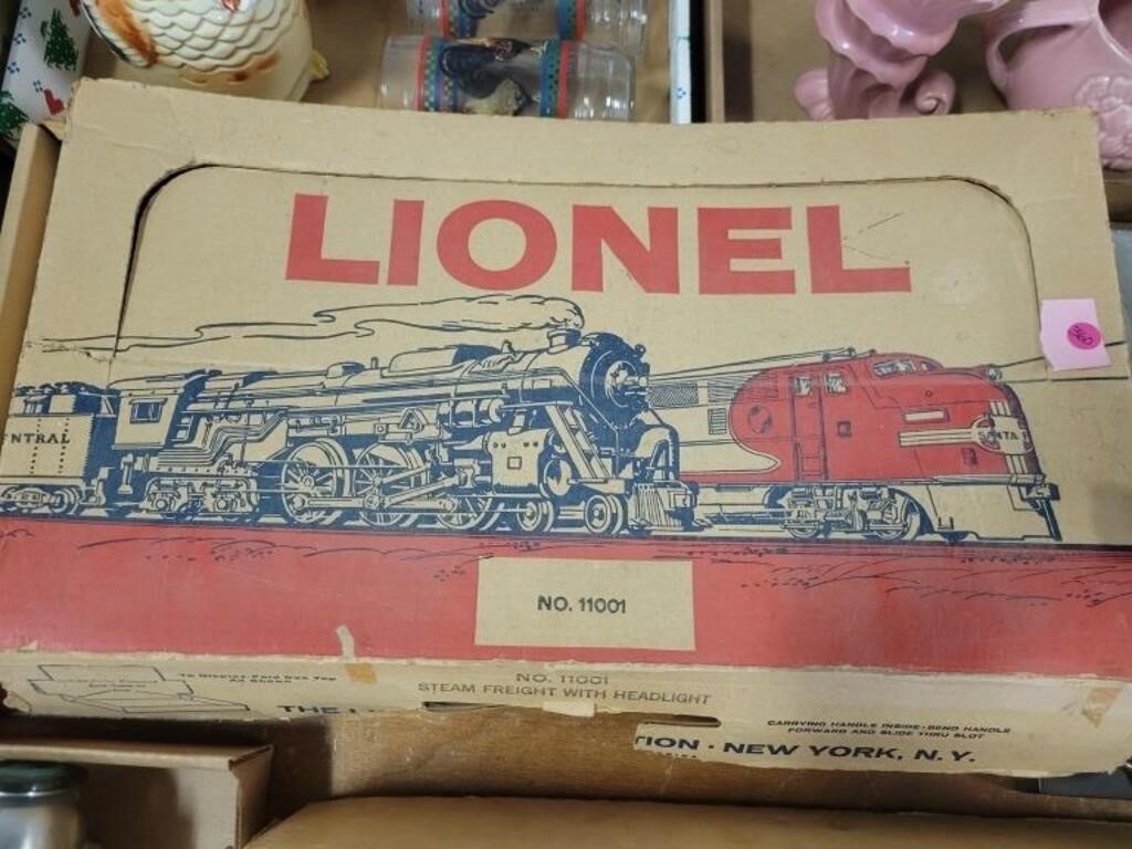 Lionel 11001 Train Cars & Track