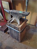 Peter Wright anvil on stand