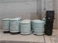 Lot of 8 Sen Hartog Plastic Liquid Containers