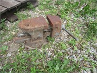 BENCH VISE