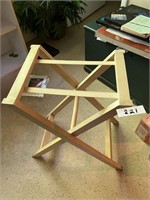 WOODEN LUGGAGE RACK