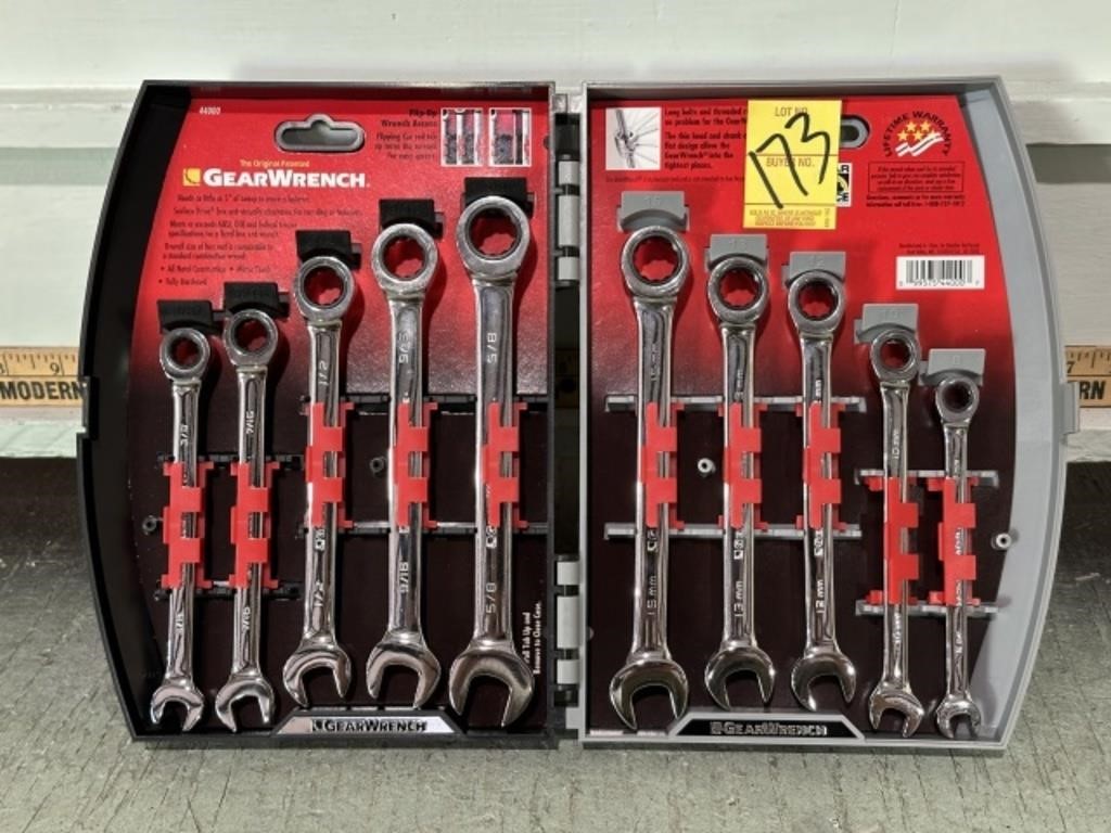 NEW "GEARWRENCH" WRENCHES STAND. & METRIC