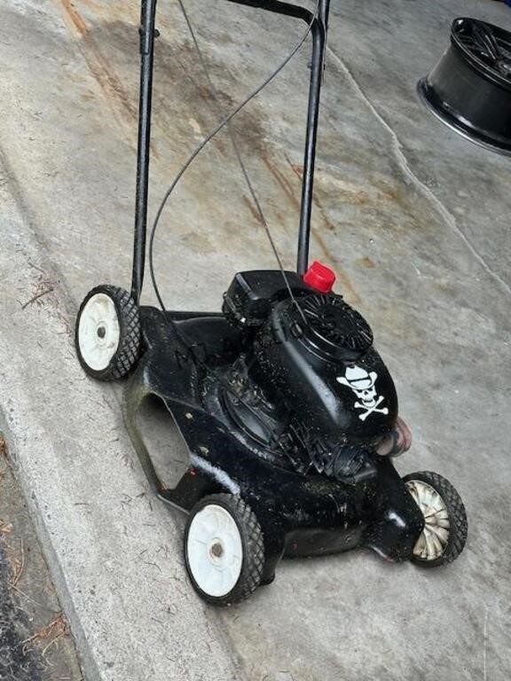 Yardworks Gas Lawnmower