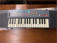 CONCERT MATE-470 KEYBOARD W/BOX  24" X 7"