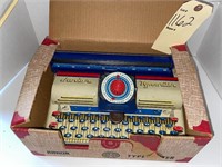 VINTAGE MARX TOY JUNIOR TYPEWRITER W/BOX