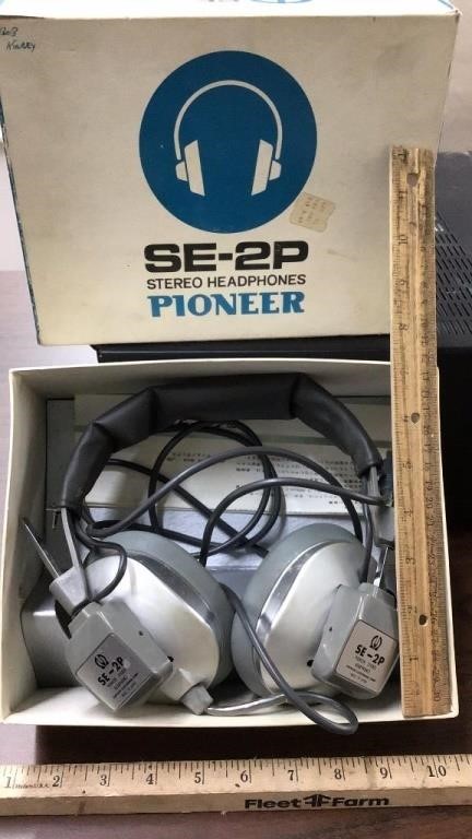 SE-2P Pioneer Stereo Headphones