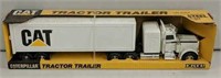 Cat Tractor Trailer 1/25 NIB