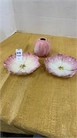 Opium poppy flower dishes as well as pink flower