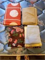Assortment of Bed Sheets & Pillow Cases