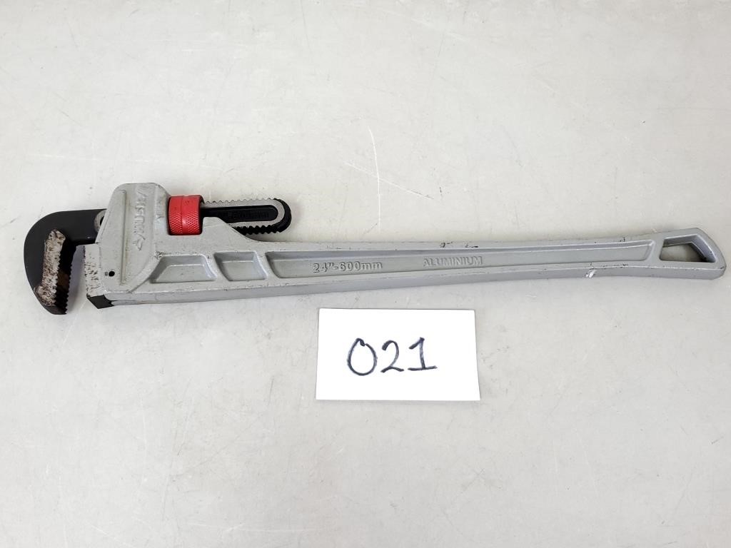 Husky 24" Aluminum Pipe Wrench (No Ship)