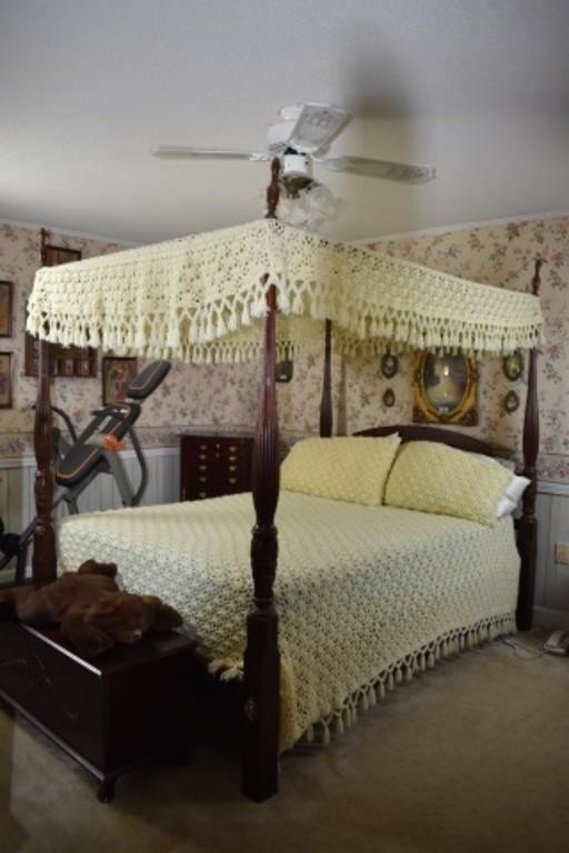 Queen Mahogany Canopy Bed w Matress Set