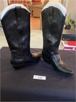 Ladies black cowboy boots 13” size 6 med.