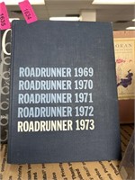 VG ROADRUNNER 1973 YEARBOOK