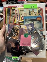 LARGE LOT OF STAR WARS / TREK COLLECTORS CARDS