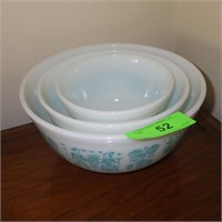 VINTAGE PYREX NESTING BOWLS