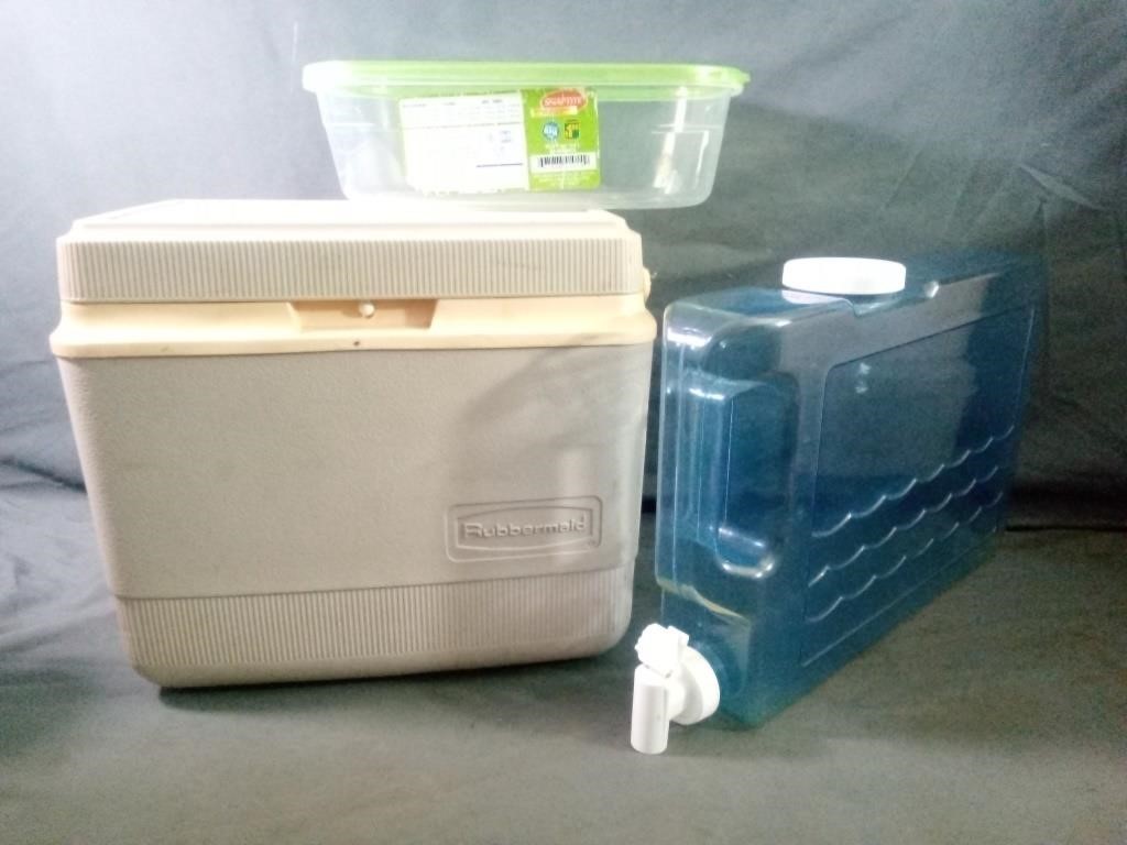 Rubbermaid Small Cooler/ Large Lunch Container