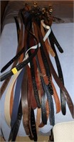 LOT: MEN'S BELTS - SIZES VARY BUT RANGE FROM XL -