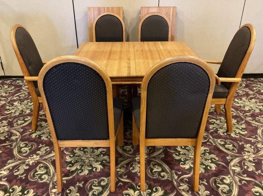 Wambold Oak Dining Table, 6 Chairs & 2 Leaves