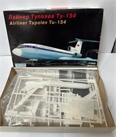 Airliner Tupolev Tu-154 Model Kit. 1:200 Scale