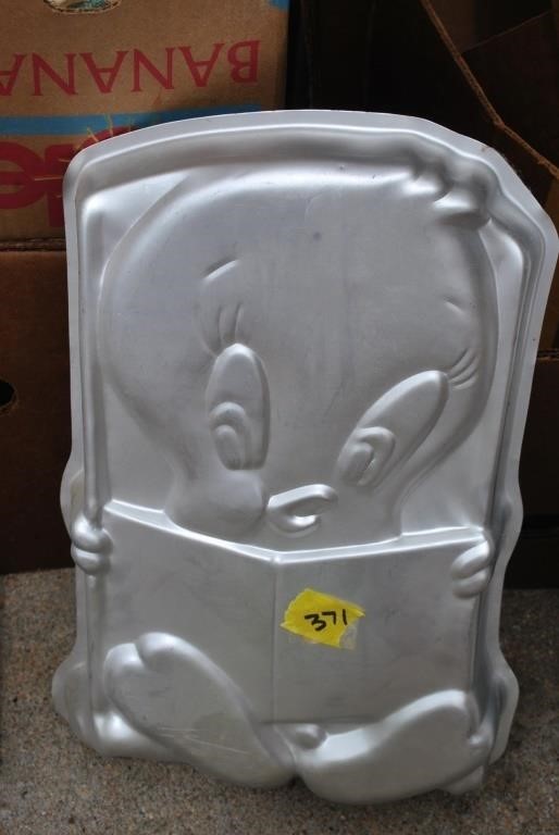 Tweety cake pan