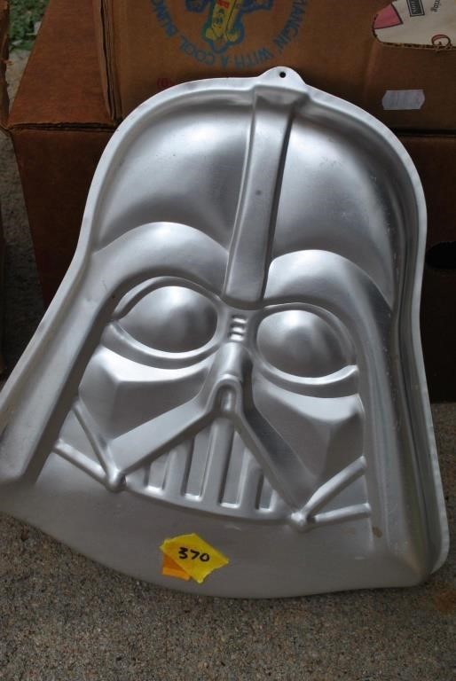 Darth Vader cake pan