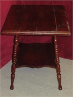ANTIQUE PARLOUR TABLE WITH SPOOL TABLE