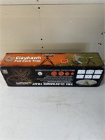 Clay hawk trap thrower