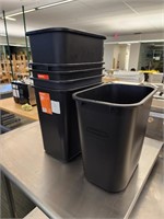 NEW 7 GALLON TRASH BINS