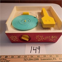 995- Fisher Price Record Player- 1971 w/5 records