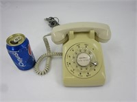 Ancien téléphone à roulette
