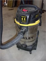 Stanley 8 gallon wet/dry vac, works