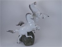 LARGE LLADRO "RUNNING FREE" FIGURE