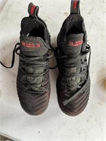 Nike shoes 7.5