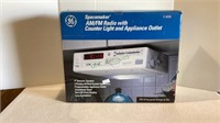 GE spacemaker AM/FM radio with counter light and