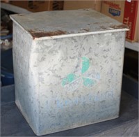 CLOVERLAND DAIRY GALVANIZED MILK PORCH BOX