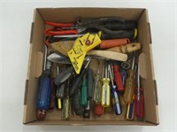 BOX: SCREW DRIVERS, SNIPS, TROWELS, ETC.