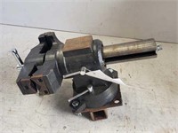 Bessey Bench Vise w/Receiver Hitch Mount