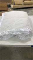 Down Feather Bedding White 89 x 89 appears used