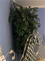 Artifical ficus tree approx 7-8 ft in basket