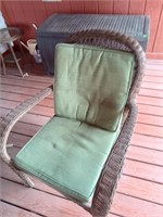 Plastic wicker patio table & 4 chairs 40x40 glass