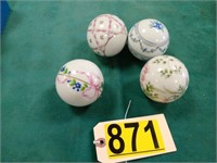 4 Decorative Balls